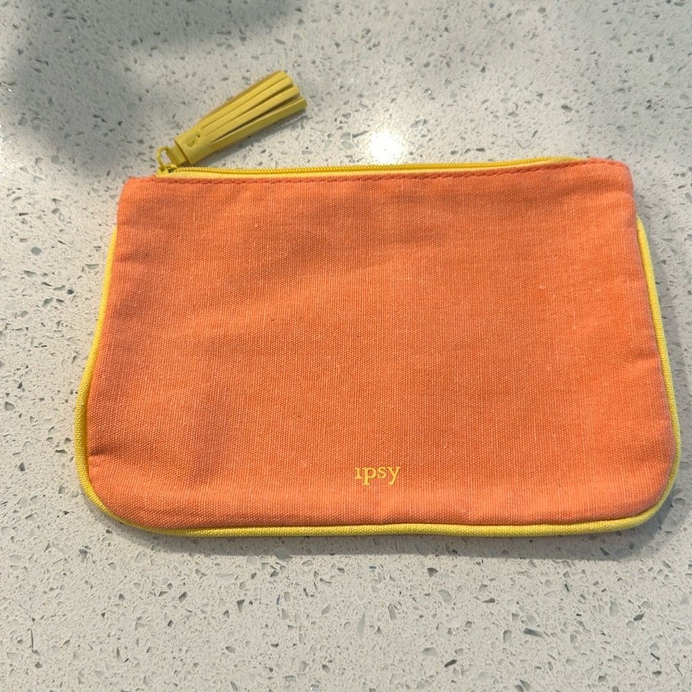 NWOT - Ipsy Cosmetic Pouch